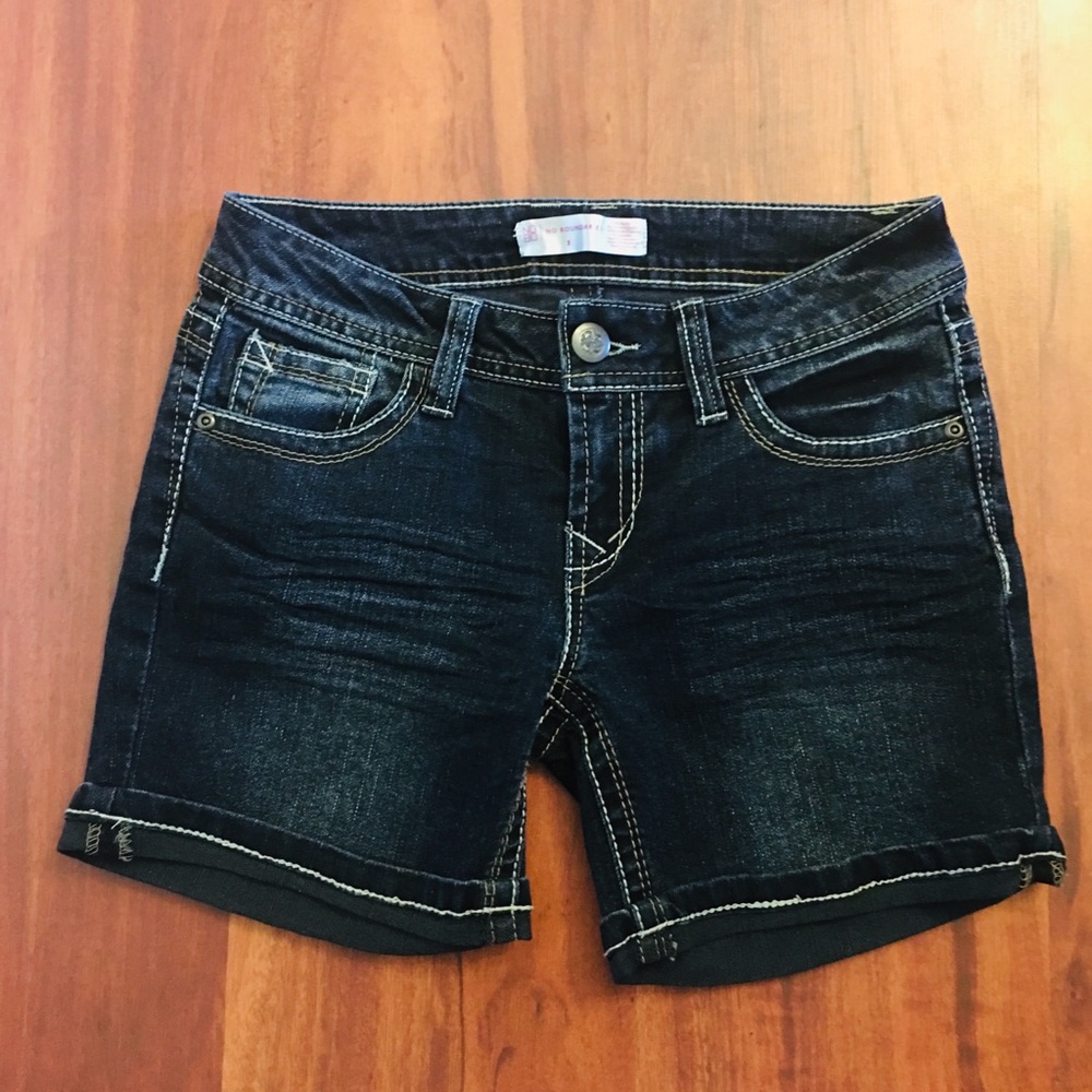 No Boundaries blue jean shorts Size 5.